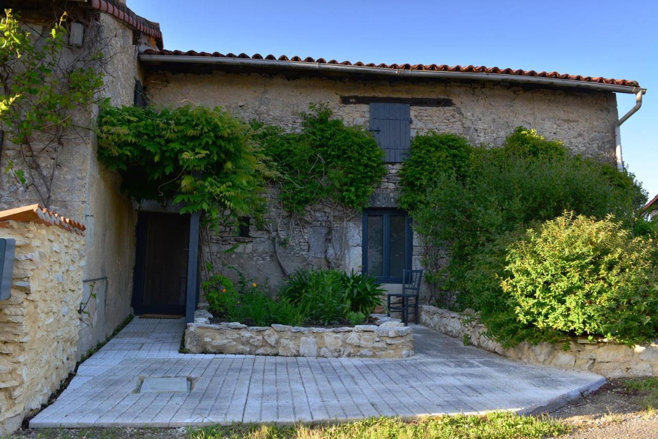 Chez Pique-Fesse Bed and Breakfast Saint-Martin-L'ars Eksteriør billede