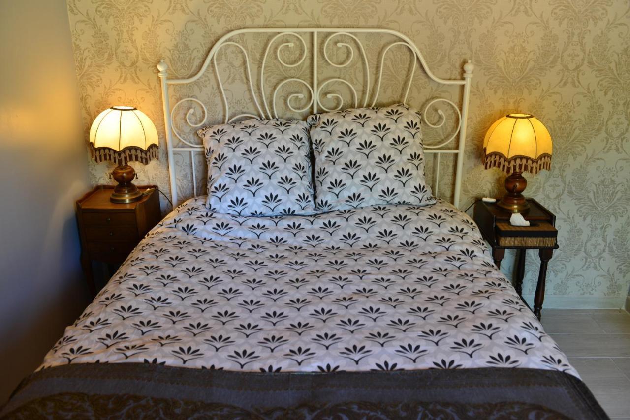 Chez Pique-Fesse Bed and Breakfast Saint-Martin-L'ars Eksteriør billede