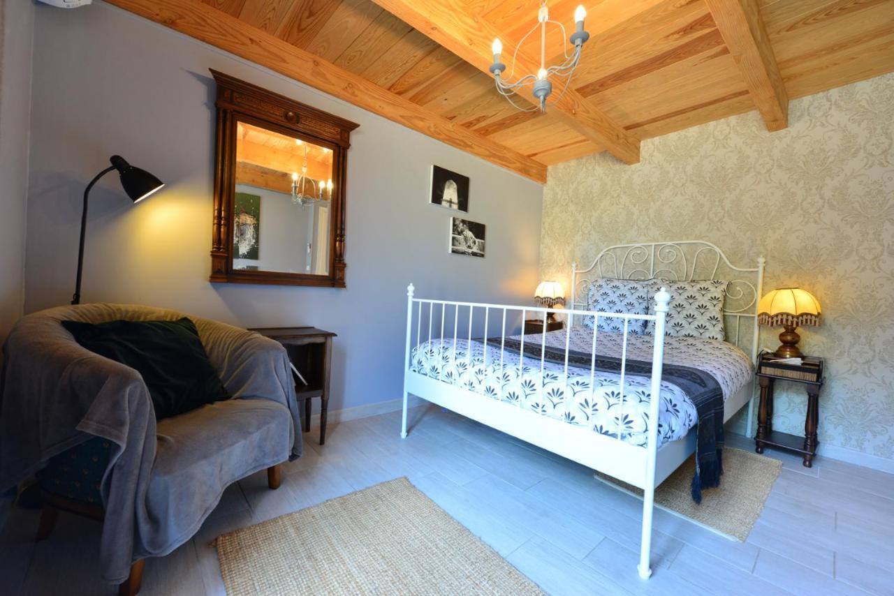 Chez Pique-Fesse Bed and Breakfast Saint-Martin-L'ars Eksteriør billede